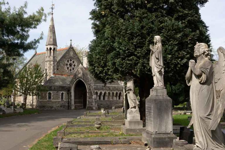 Streatham Cemetery gravestone figures and chapel
