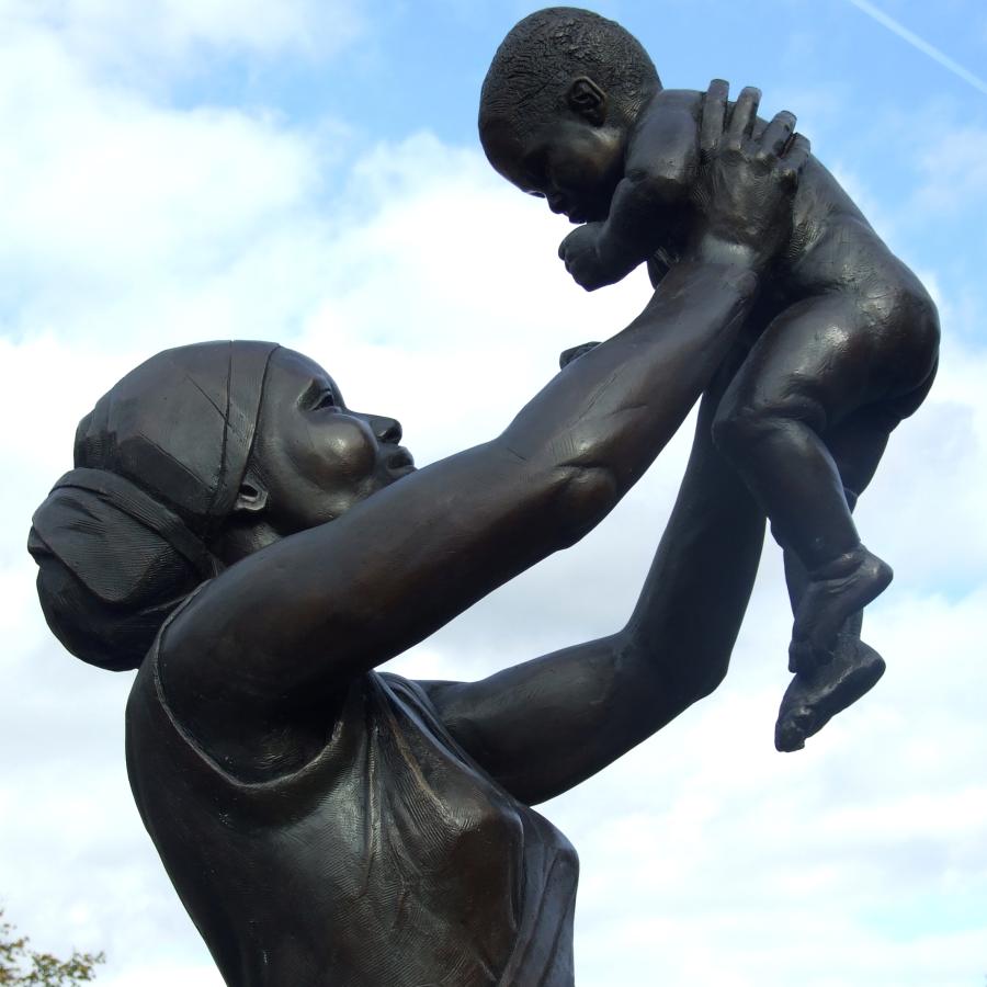 mother & baby statue at Stockwell station