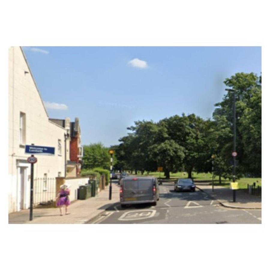 a picture of Hyde Farm and Weir Road, Balham