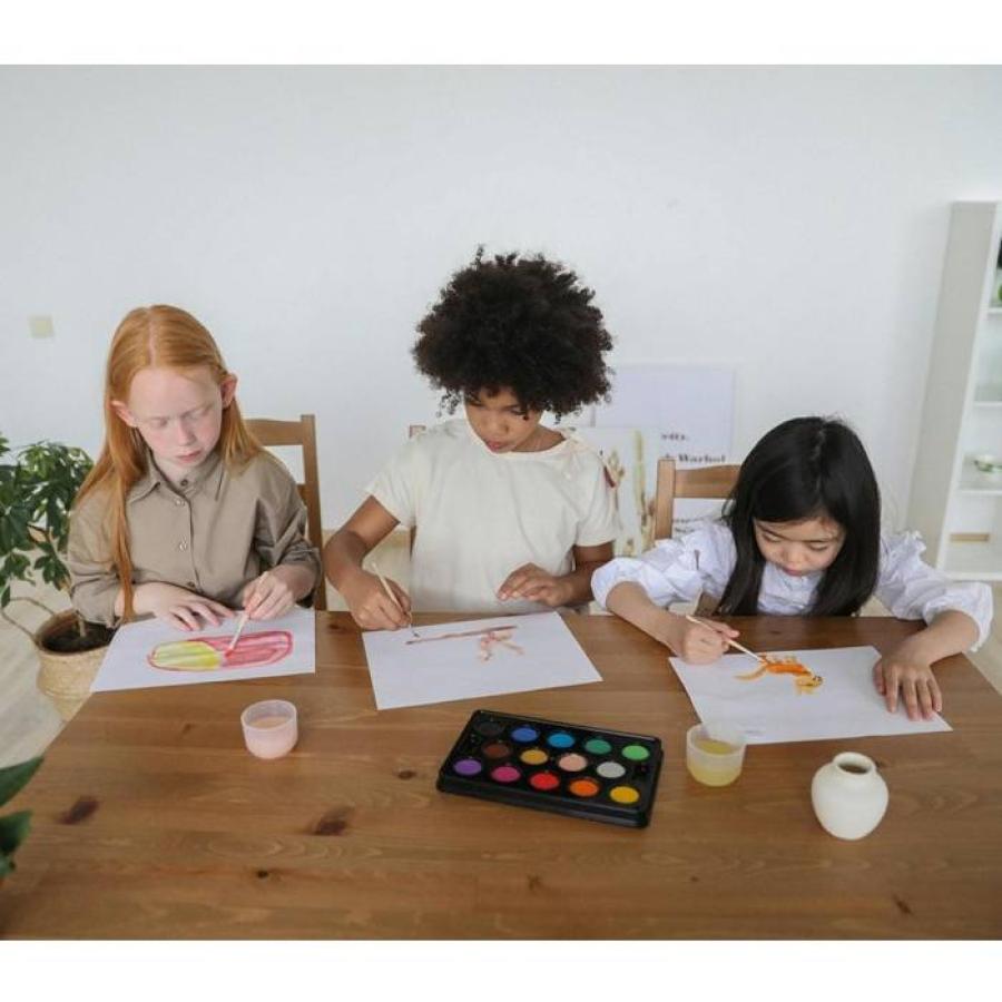 kids painting