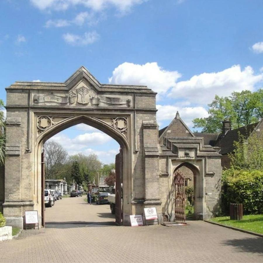 West Norwood cemetery gates